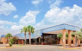 Days Inn By Wyndham Bay City